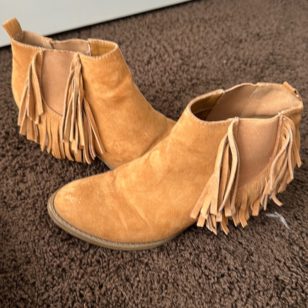 American Eagle Tan Suede Fringe Booties 8